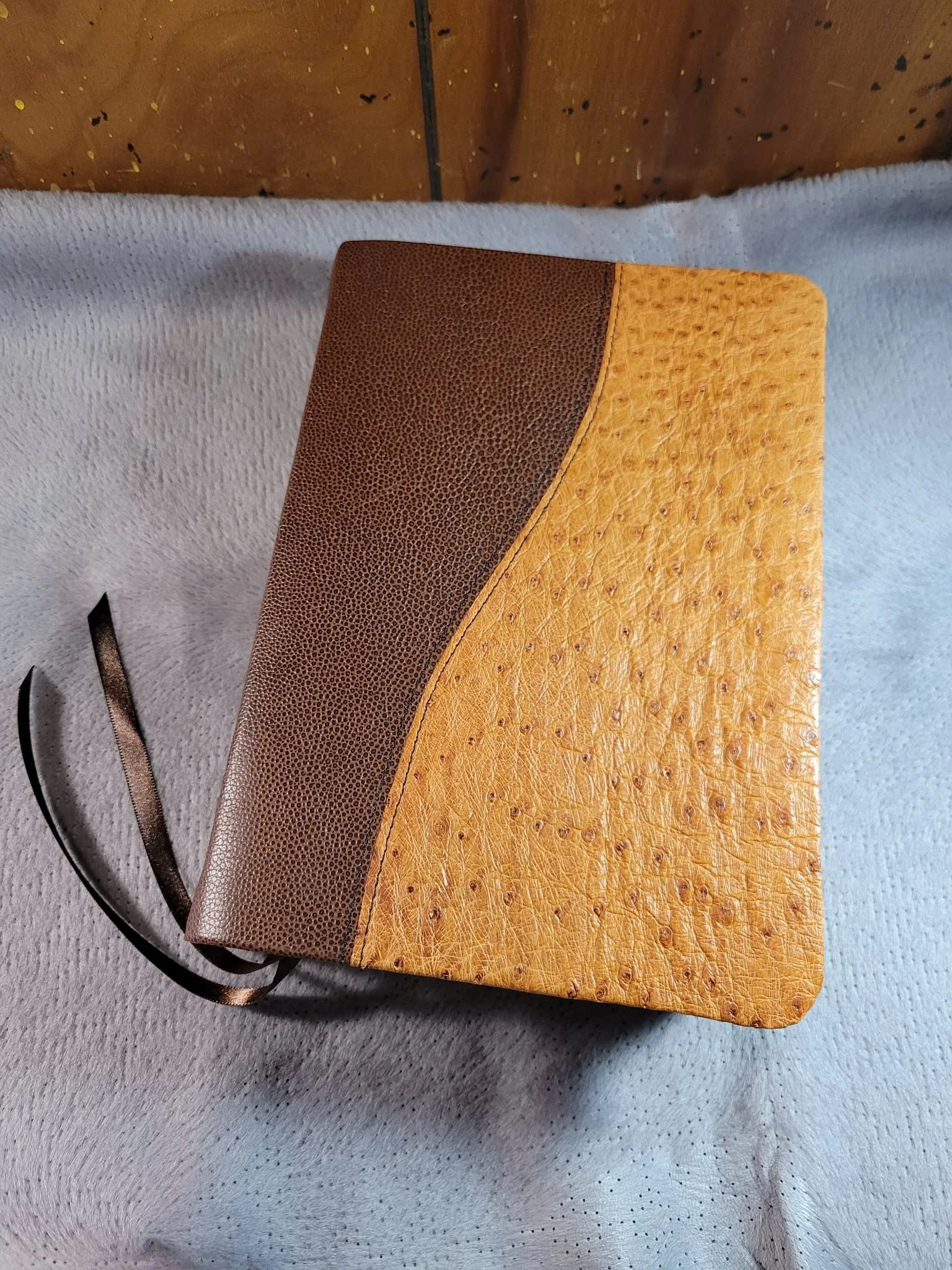 Dual leather brandy ostrich/brown cowskin.