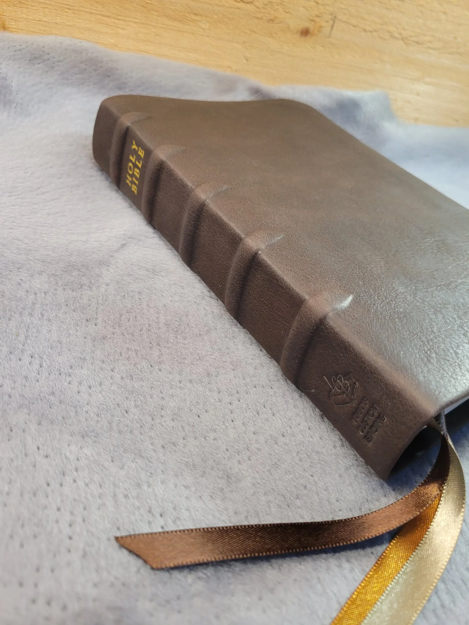 Brown cowskin with raised wrap-around ribs.