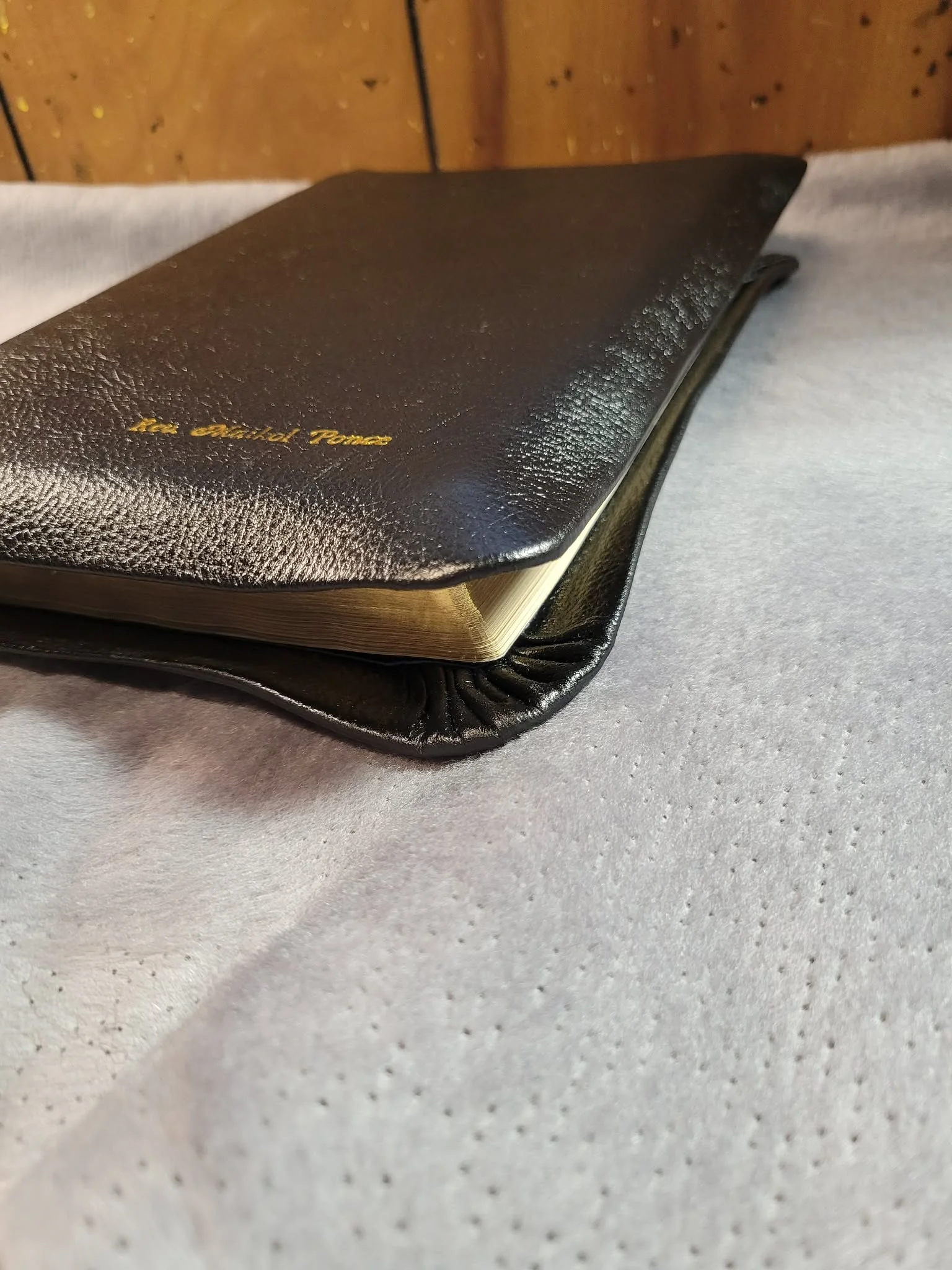 Black cowskin with full yapp.